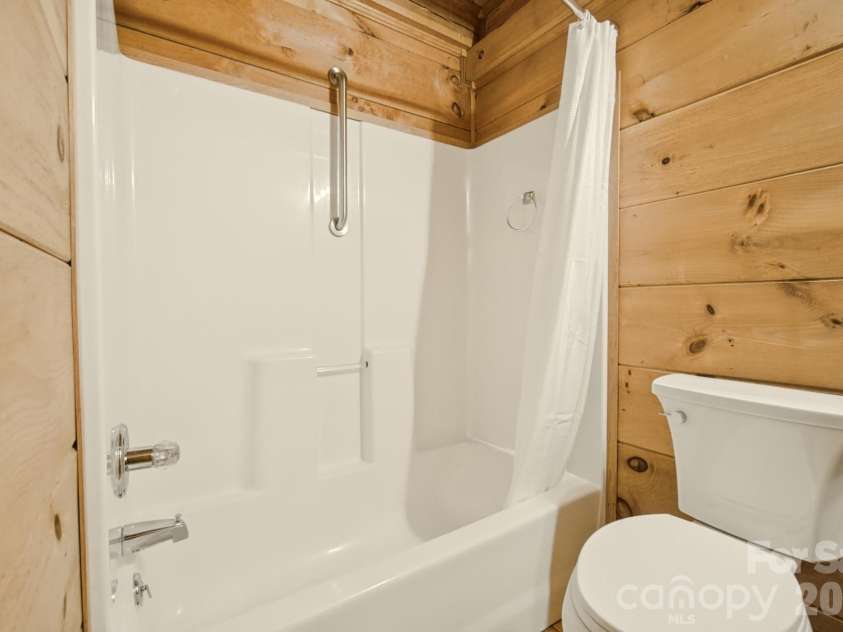1 Locust Avenue, Asheville, NC 28804.  MLS# CAR4418409, YatesRealty ID 51631. 