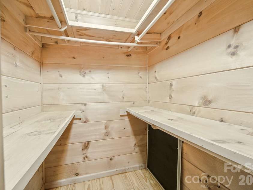 1 Locust Avenue, Asheville, NC 28804.  MLS# CAR4418409, YatesRealty ID 51631. 