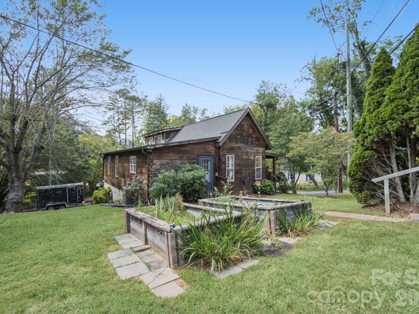 1 Locust Avenue, Asheville, NC 28804.  MLS# CAR4418409, YatesRealty ID 51631. 