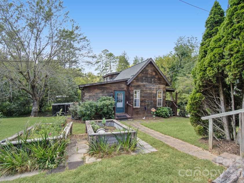 1 Locust Avenue, Asheville, NC 28804.  MLS# CAR4418409, YatesRealty ID 51631. 