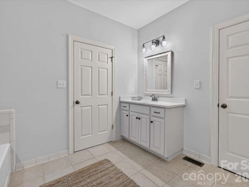 611 Pacer Lane, Waxhaw, NC 28173.  MLS# CAR4420787, YatesRealty ID 51634. 