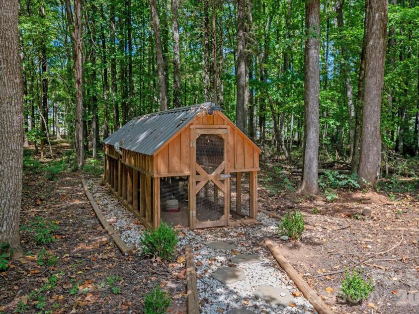 611 Pacer Lane, Waxhaw, NC 28173.  MLS# CAR4420787, YatesRealty ID 51634. 