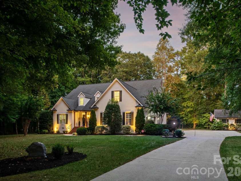 611 Pacer Lane, Waxhaw, NC 28173.  MLS# CAR4420787, YatesRealty ID 51634. 