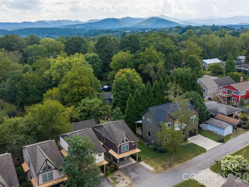 43 Burk Street, Asheville, NC 28806.  MLS# CAR4421364, YatesRealty ID 51635. 