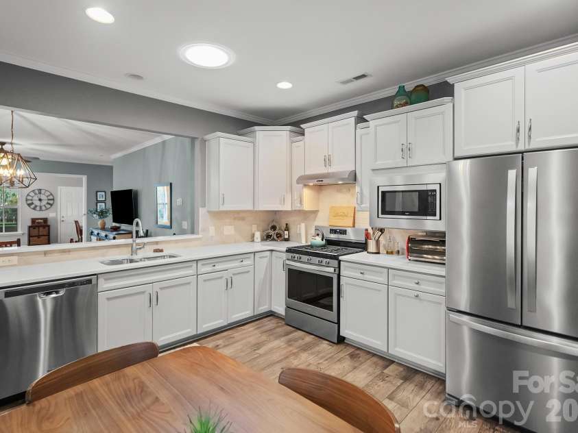1018 Kirby Drive, Fort Mill, SC 29715.  MLS# CAR4411917, YatesRealty ID 51638. Kitchen