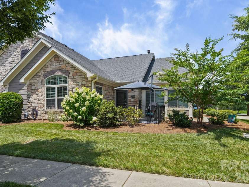 2307 Villa Oaks Court, Gastonia, NC 28054.  MLS# CAR4414288, YatesRealty ID 51639. 