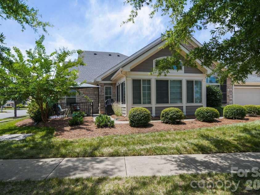 2307 Villa Oaks Court, Gastonia, NC 28054.  MLS# CAR4414288, YatesRealty ID 51639. 