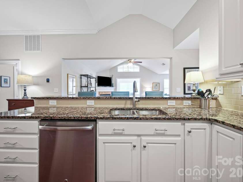 2307 Villa Oaks Court, Gastonia, NC 28054.  MLS# CAR4414288, YatesRealty ID 51639. 