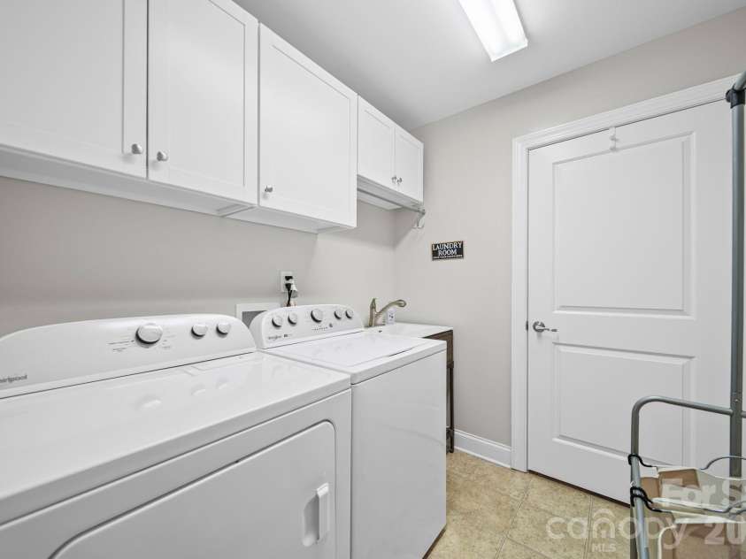 2307 Villa Oaks Court, Gastonia, NC 28054.  MLS# CAR4414288, YatesRealty ID 51639. 