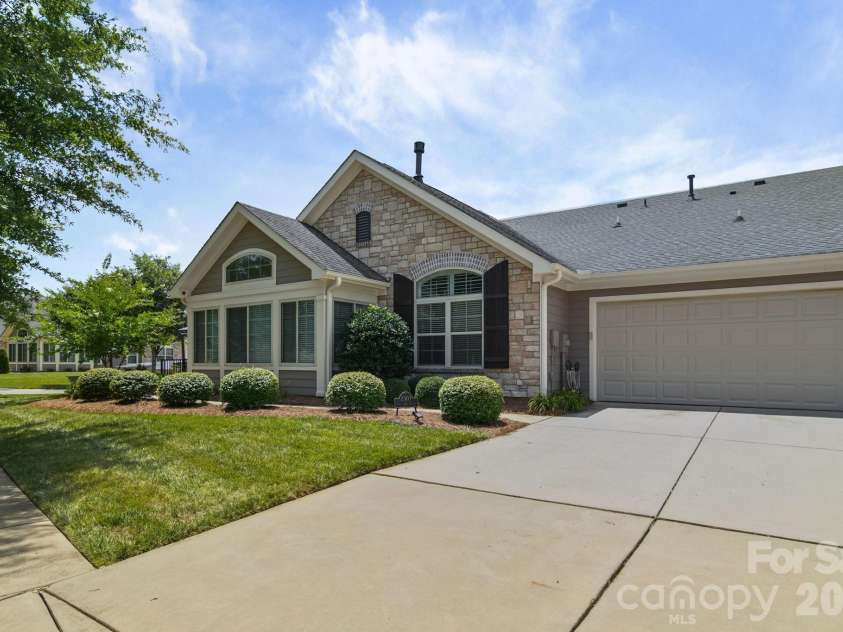 2307 Villa Oaks Court, Gastonia, NC 28054.  MLS# CAR4414288, YatesRealty ID 51639. 