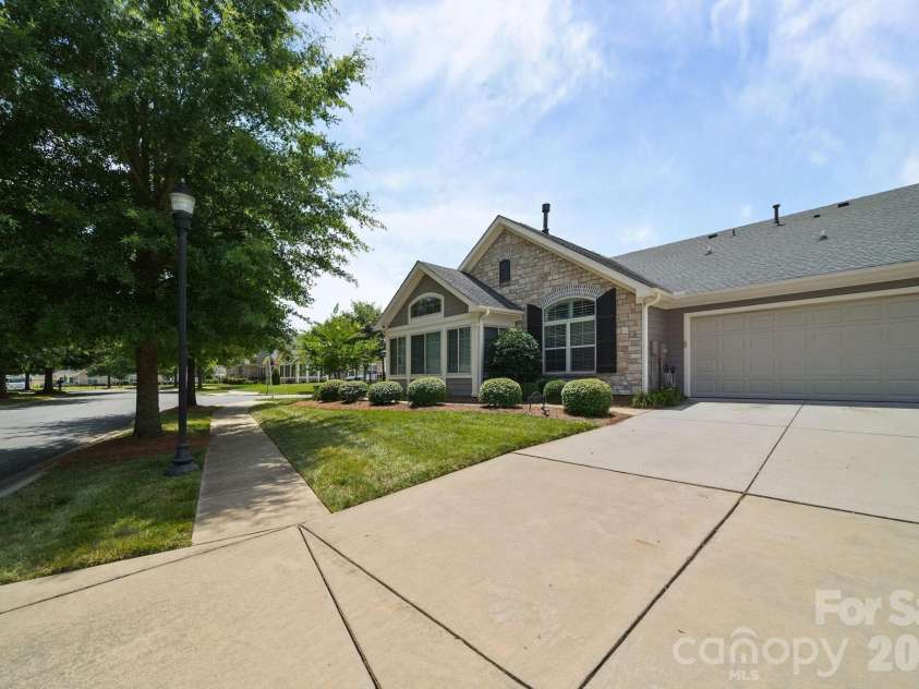 2307 Villa Oaks Court, Gastonia, NC 28054.  MLS# CAR4414288, YatesRealty ID 51639. 