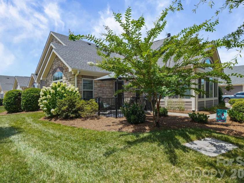 2307 Villa Oaks Court, Gastonia, NC 28054.  MLS# CAR4414288, YatesRealty ID 51639. 
