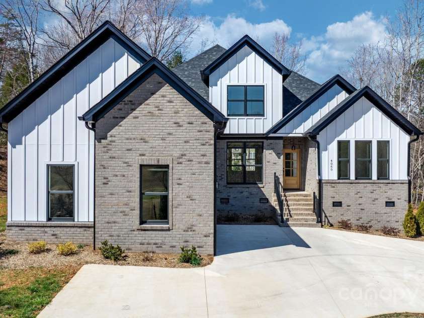 4060 Steve Ikerd Drive, Hickory, NC 28601.  MLS# CAR4232735, YatesRealty ID 5164. 