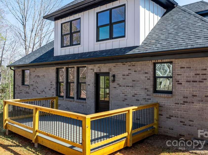 4060 Steve Ikerd Drive, Hickory, NC 28601.  MLS# CAR4232735, YatesRealty ID 5164. 
