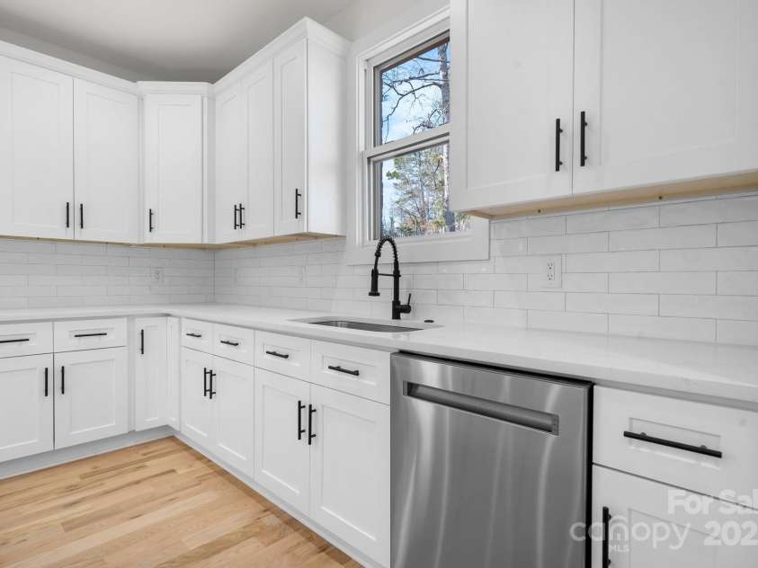 4060 Steve Ikerd Drive, Hickory, NC 28601.  MLS# CAR4232735, YatesRealty ID 5164. 