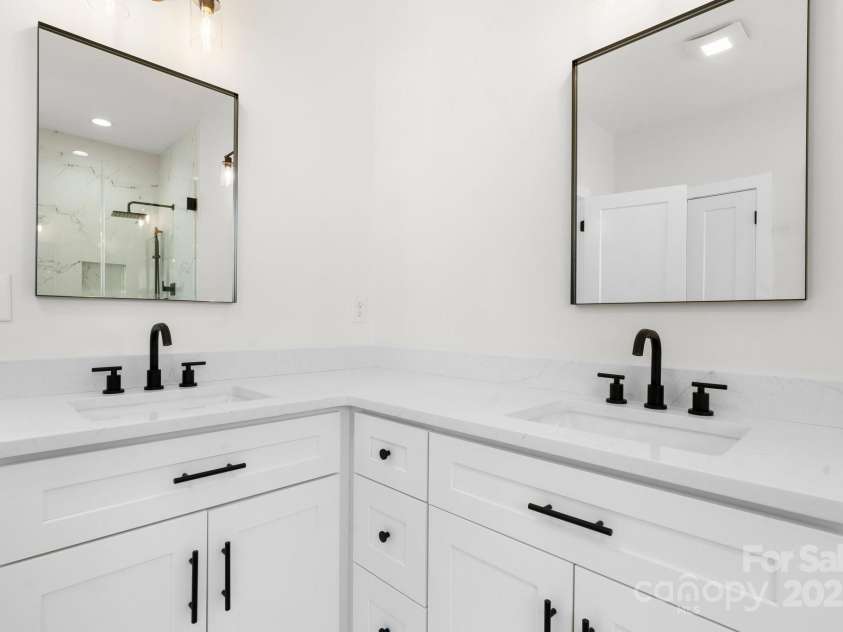 4060 Steve Ikerd Drive, Hickory, NC 28601.  MLS# CAR4232735, YatesRealty ID 5164. 