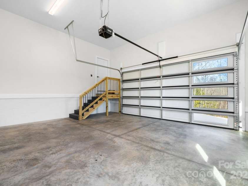 4060 Steve Ikerd Drive, Hickory, NC 28601.  MLS# CAR4232735, YatesRealty ID 5164. 