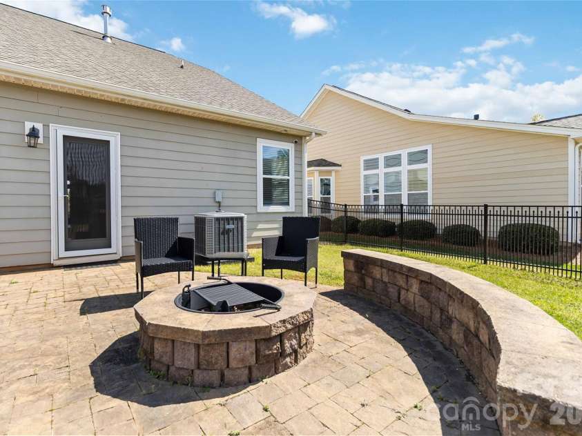 8830 Artesa Mill Lane, Charlotte, NC 28214.  MLS# CAR4359759, YatesRealty ID 5164. 