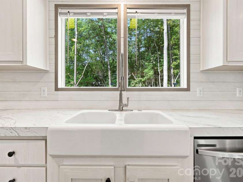 93 Foxcroft Lane, Flat Rock, NC 28792.  MLS# CAR4414955, YatesRealty ID 51640. 