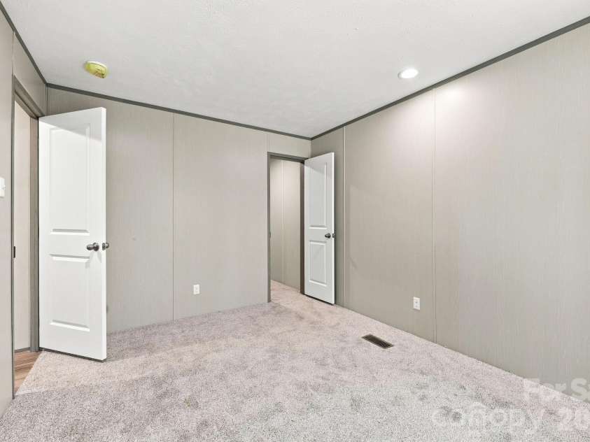 93 Foxcroft Lane, Flat Rock, NC 28792.  MLS# CAR4414955, YatesRealty ID 51640. Another Bedroom