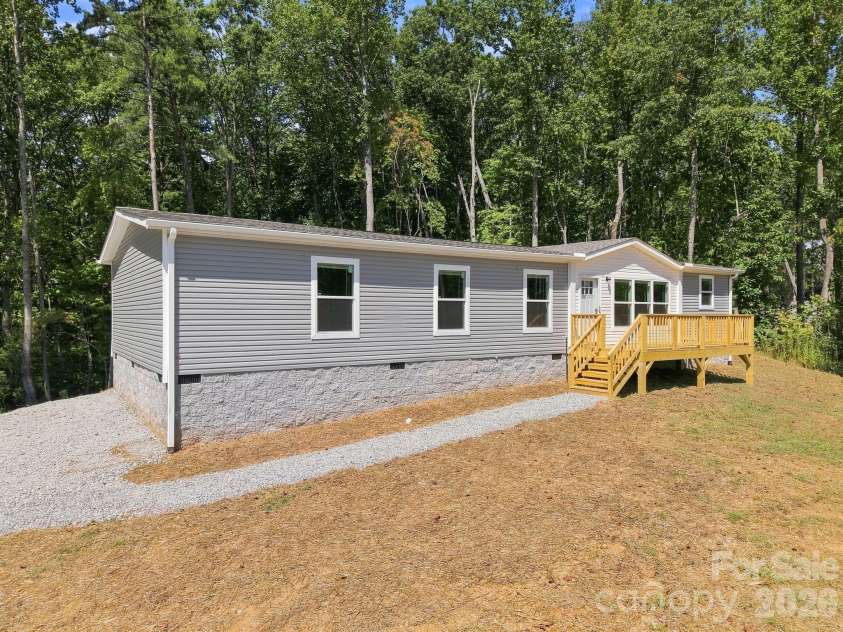 93 Foxcroft Lane, Flat Rock, NC 28792.  MLS# CAR4414955, YatesRealty ID 51640. Closer Front View