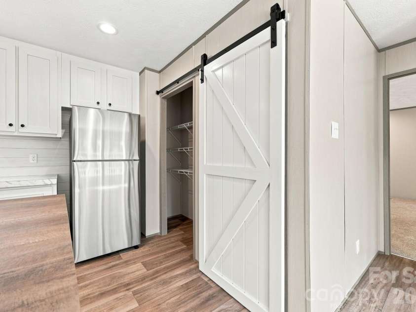 93 Foxcroft Lane, Flat Rock, NC 28792.  MLS# CAR4414955, YatesRealty ID 51640. Kitchen