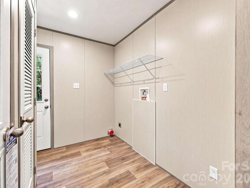 93 Foxcroft Lane, Flat Rock, NC 28792.  MLS# CAR4414955, YatesRealty ID 51640. Laundry Room