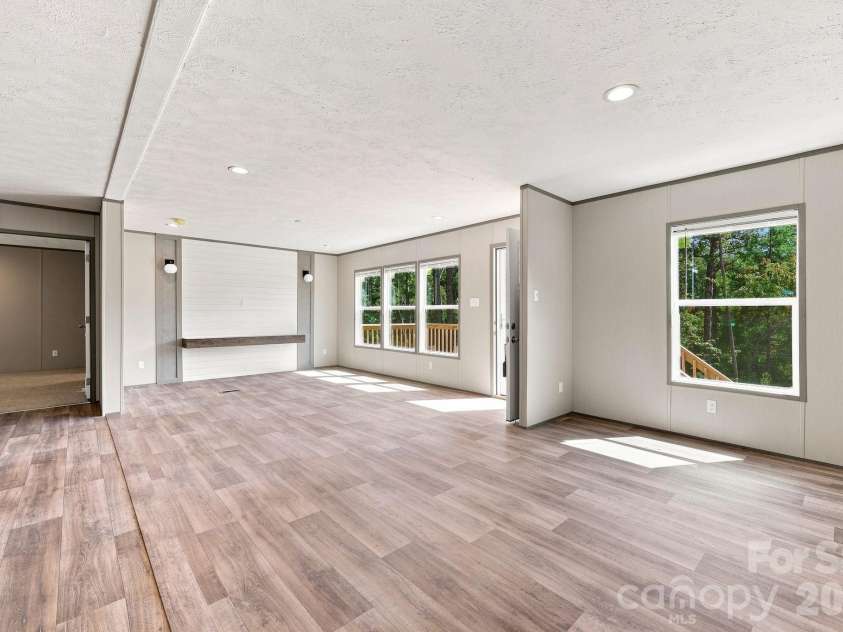 93 Foxcroft Lane, Flat Rock, NC 28792.  MLS# CAR4414955, YatesRealty ID 51640. Living Room