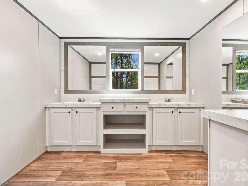 93 Foxcroft Lane, Flat Rock, NC 28792.  MLS# CAR4414955, YatesRealty ID 51640. Primary Bathroom