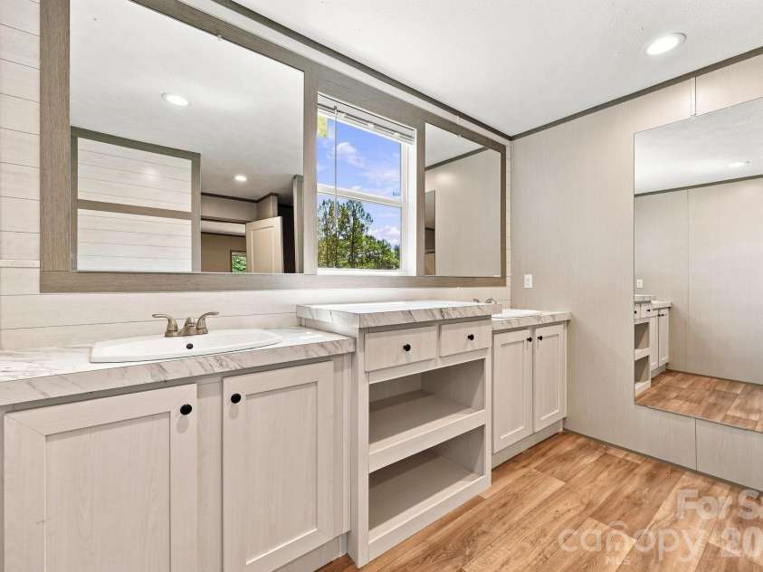 93 Foxcroft Lane, Flat Rock, NC 28792.  MLS# CAR4414955, YatesRealty ID 51640. Primary Bathroom