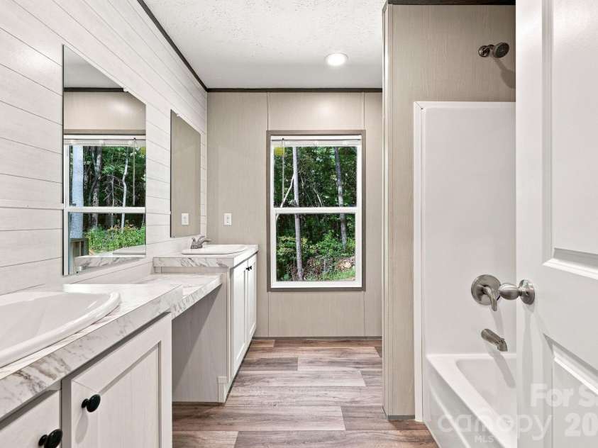 93 Foxcroft Lane, Flat Rock, NC 28792.  MLS# CAR4414955, YatesRealty ID 51640. Secondary Bathroom