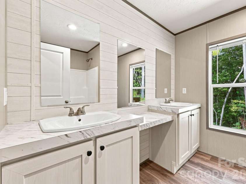 93 Foxcroft Lane, Flat Rock, NC 28792.  MLS# CAR4414955, YatesRealty ID 51640. Secondary Bathroom