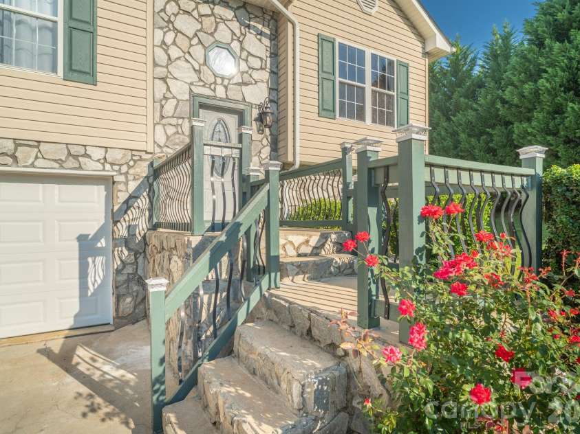 1260 Star Lane, Morganton, NC 28655.  MLS# CAR4403577, YatesRealty ID 51642. 