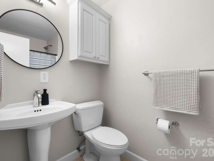 2729 Sandy Ford Road, Newton, NC 28658.  MLS# CAR4406143, YatesRealty ID 51643. Second Full Bathroom