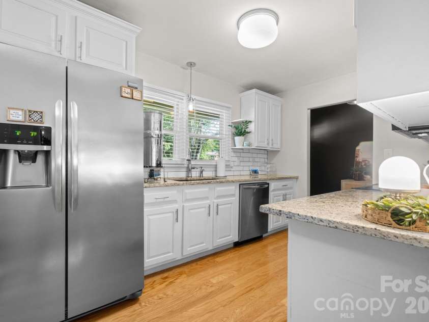 2729 Sandy Ford Road, Newton, NC 28658.  MLS# CAR4406143, YatesRealty ID 51643. Stainless Appliances