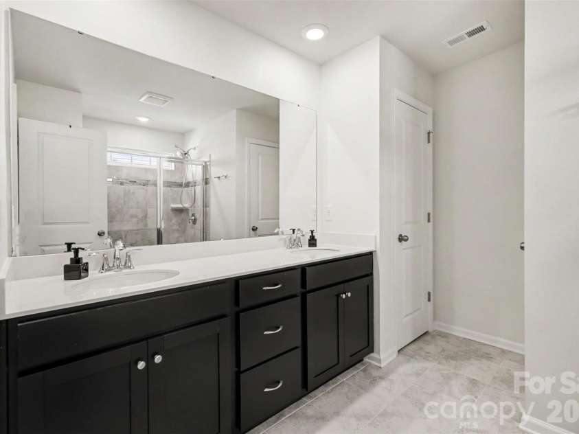 1571 Loggerhead Drive, Lancaster, SC 29720.  MLS# CAR4425185, YatesRealty ID 51644. Full bath