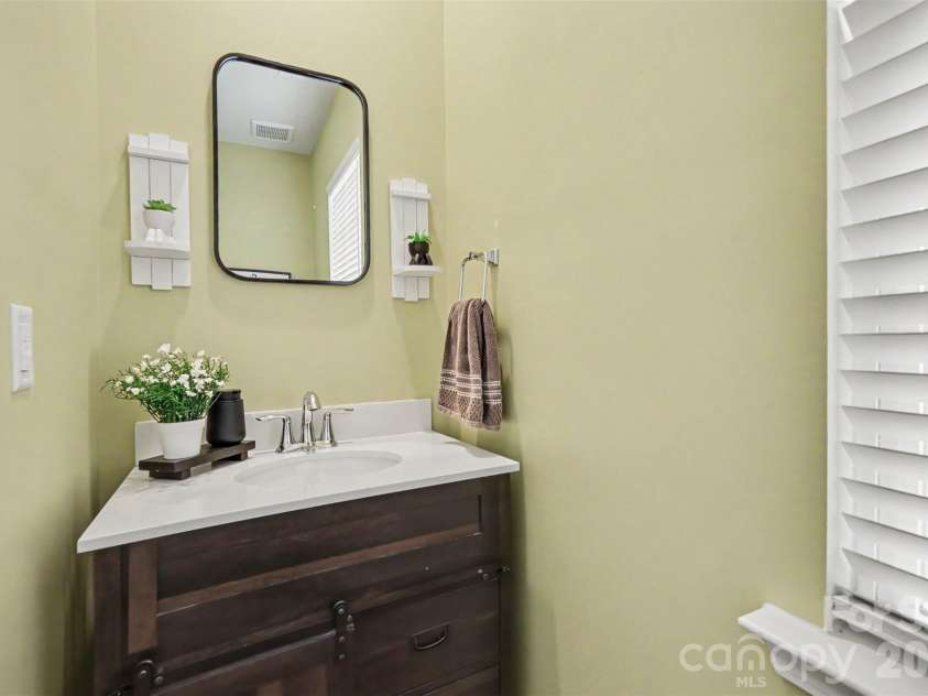 1571 Loggerhead Drive, Lancaster, SC 29720.  MLS# CAR4425185, YatesRealty ID 51644. Half bath
