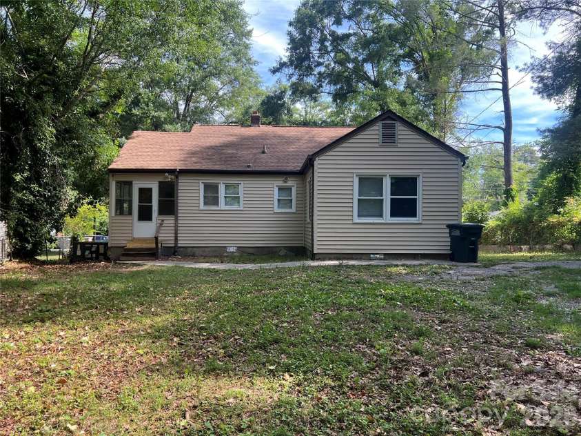 1107 Davidson Avenue, Gastonia, NC 28052.  MLS# CAR4422495, YatesRealty ID 51647. 