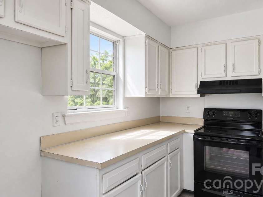 8032 Tremaine Court, Charlotte, NC 28227.  MLS# CAR4425514, YatesRealty ID 51648. 