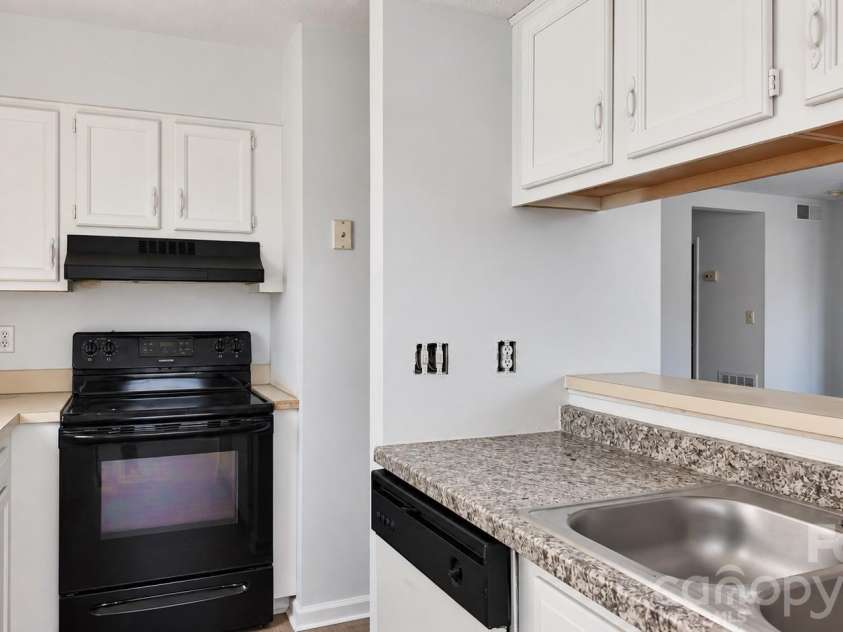 8032 Tremaine Court, Charlotte, NC 28227.  MLS# CAR4425514, YatesRealty ID 51648. 