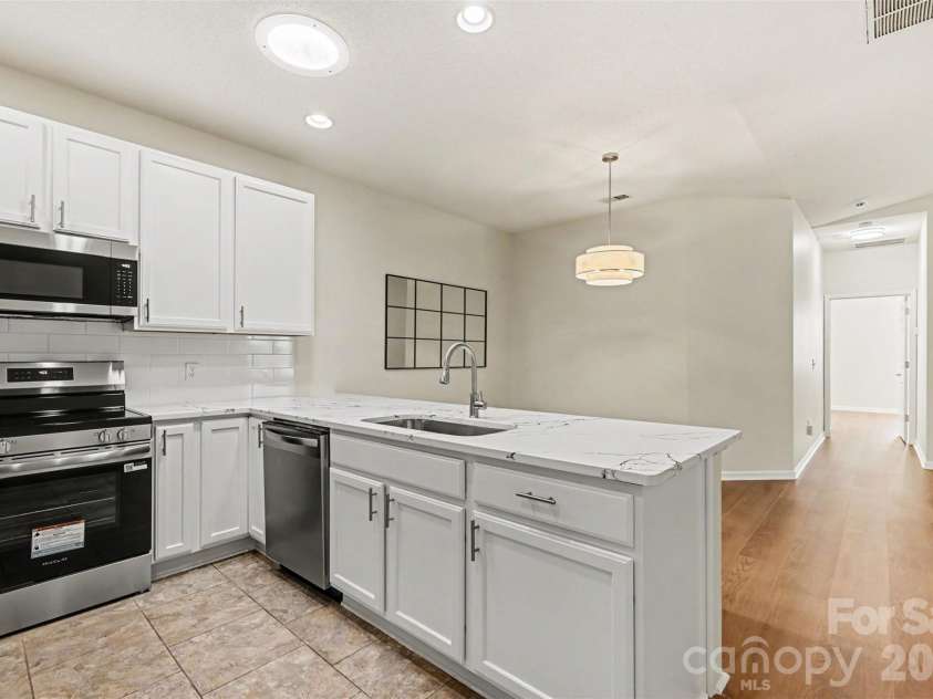 12114 Groth Court, Charlotte, NC 28277.  MLS# CAR4400315, YatesRealty ID 5165. Kitchen