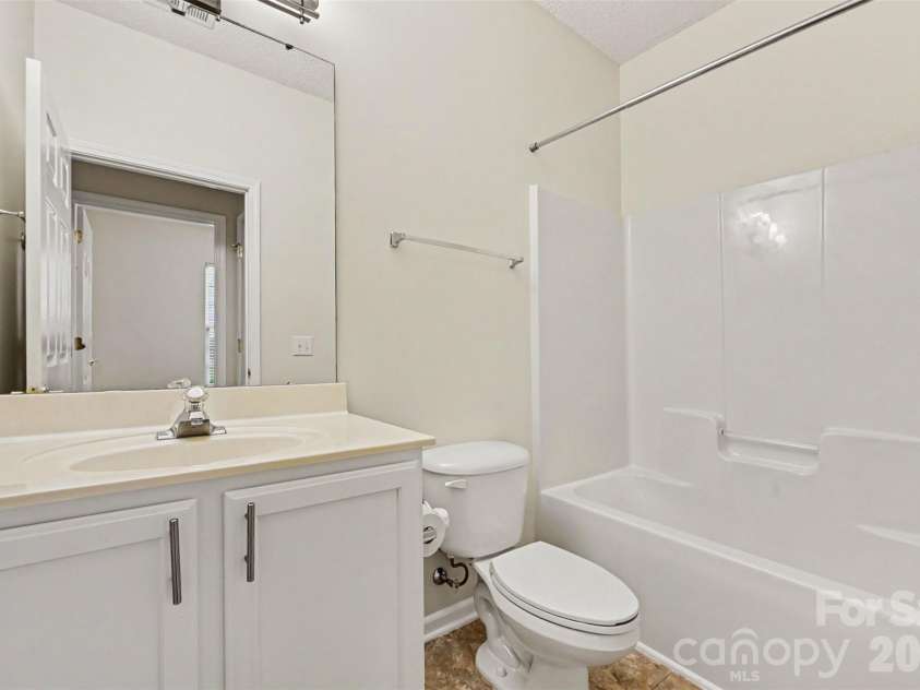 12114 Groth Court, Charlotte, NC 28277.  MLS# CAR4400315, YatesRealty ID 5165. Second full bath