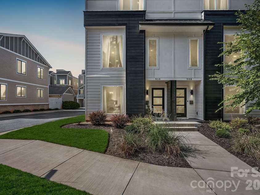 910 Van Every Street, Charlotte, NC 28205.  MLS# CAR4424577, YatesRealty ID 51651. 