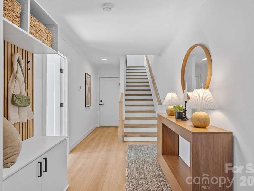 910 Van Every Street, Charlotte, NC 28205.  MLS# CAR4424577, YatesRealty ID 51651. Foyer