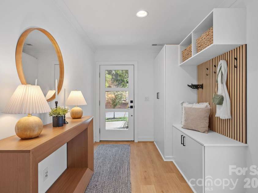 910 Van Every Street, Charlotte, NC 28205.  MLS# CAR4424577, YatesRealty ID 51651. Foyer w/ custom mud area