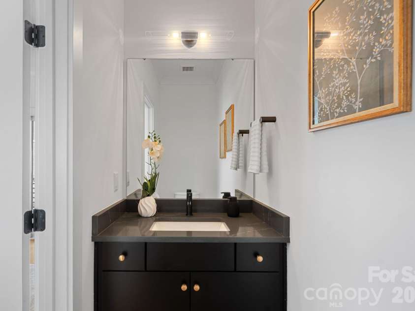 910 Van Every Street, Charlotte, NC 28205.  MLS# CAR4424577, YatesRealty ID 51651. Powder Bathroom
