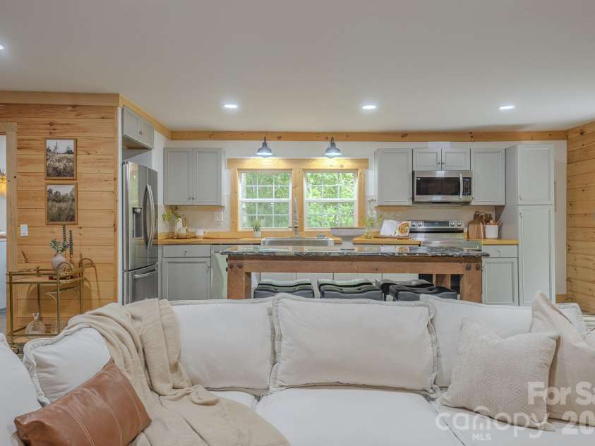 633 Kingdom Place, Zirconia, NC 28790.  MLS# CAR4425682, YatesRealty ID 51652. 