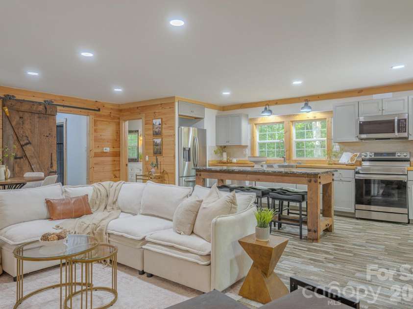 633 Kingdom Place, Zirconia, NC 28790.  MLS# CAR4425682, YatesRealty ID 51652. 