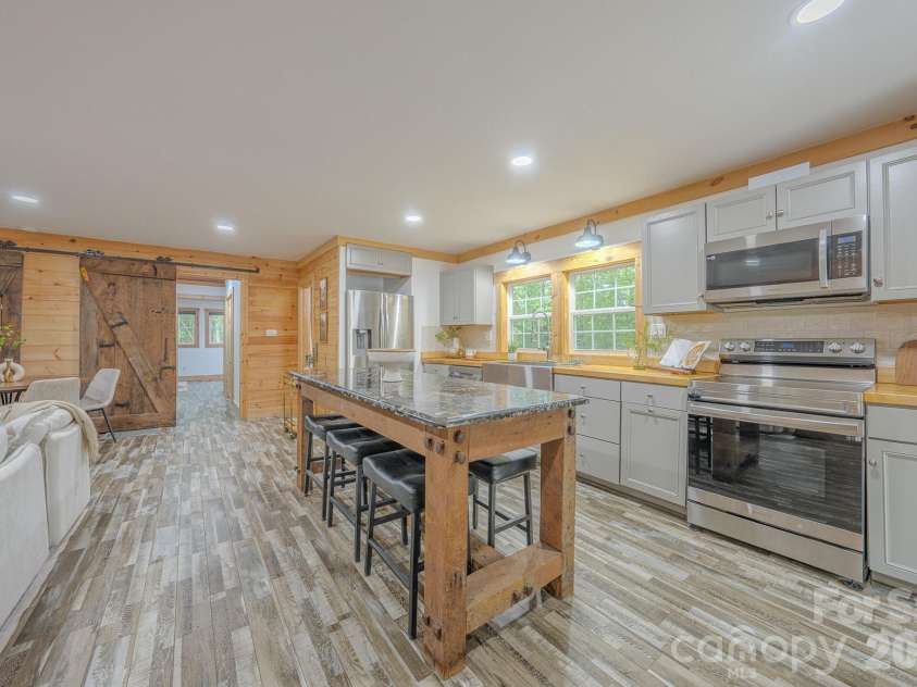 633 Kingdom Place, Zirconia, NC 28790.  MLS# CAR4425682, YatesRealty ID 51652. 