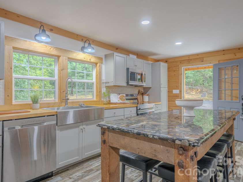 633 Kingdom Place, Zirconia, NC 28790.  MLS# CAR4425682, YatesRealty ID 51652. 